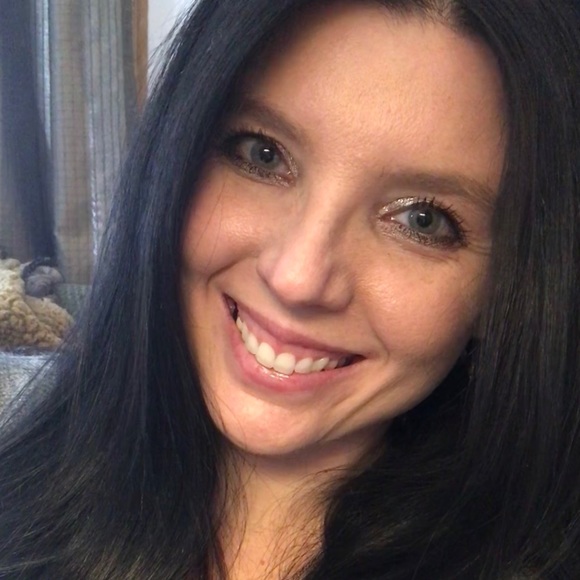 Meet your Posher, Jennifer - Picture 3 of 8